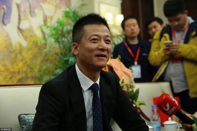 一女被三男c到高潮